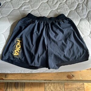 Like new condition HOKA  RUNNING SHORTS M